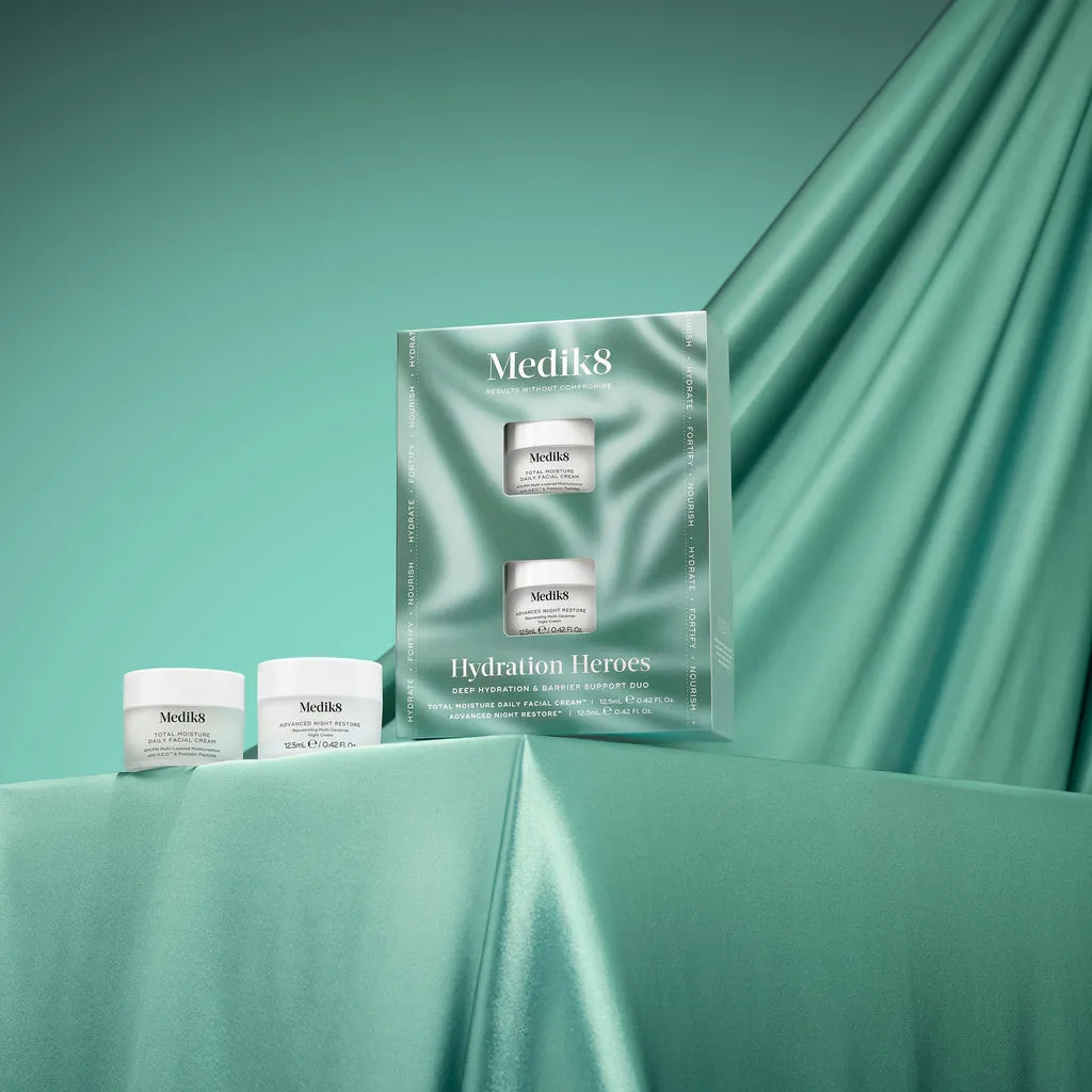 Medik8-Hydration-Heroes-Zestaw-Total-Moisture-Daily-Facial-Cream-12-5ml-Advanced-Night-Restore-12-5ml Medik8® • Zestaw Hydration Heroes • Total Moisture Daily Facial Cream • 12,5ml • Advanced Night Restore™ • 12,5ml - obrazek 1